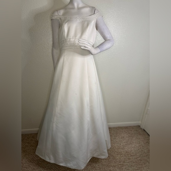 Venus Wedding Dress White Color Size 12, - Picture 1 of 16